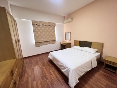 Cho thuê căn hộ 3 ngủ rẻ nhất mặt đường Văn Cao 2