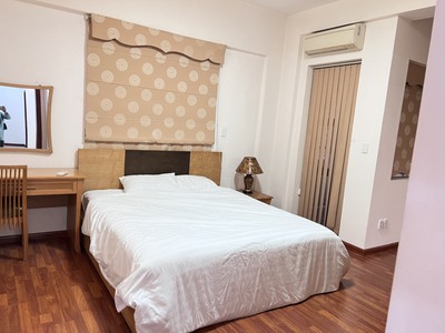 Cho thuê căn hộ 3 ngủ rẻ nhất mặt đường Văn Cao 3