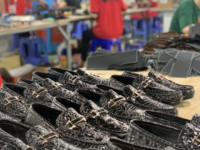 Xưởng sản xuất giày dép theo yêu cầu 0