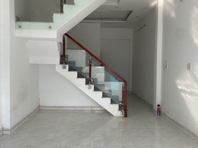 Nhà 1 trệt 1 lầu - đối diện vinhome - sổ riêng hoàn công đường 12m giá rẻ có dòng tiền sẵn hoặc vào 1