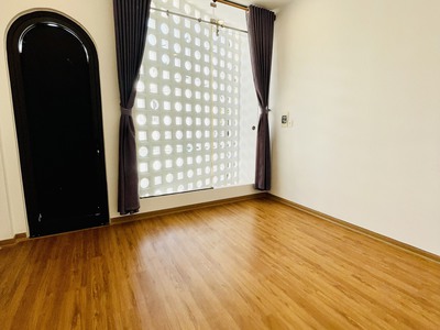 Bán nhà 2 tầng kiệt ô tô tránh nhau đường thích tịnh khiết, có gara ô tô 4