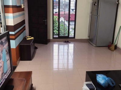 Cho thuê nhà tầng 5, khu tập thể d2 trung tự. lh 0843 514 789 linh 0