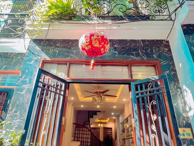 Tôi chính chủ bán nhà 3 tầng 35m ô tô tránh gần ql21b sổ đỏ sẵn giá nhỉnh 2tỷ 0