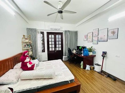 Hot hot   quá rẻ nhà lạc long quân, cầu giấy diện tích 37.3m chủ tự xây 5 tầng mặt tiền 4.5m giá 2