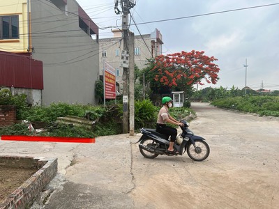 Bán đất Tiền Phong, Mê Linh, HN, lô góc, 2 mặt thoáng hướng ra khu đô thị. DT 100m, giá 4,5 tỷ. 0