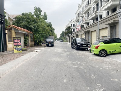 Chuyển công tác bán 90m2 Shophouse Hải Phát, Trâu Quỳ. Đường 13m, view nội khu 0
