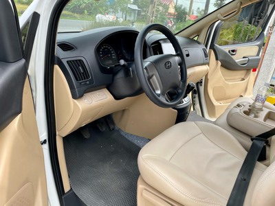 Chính chủ bán xe Hyundai starex 9 chỗ,máy dầu,số sàn 2