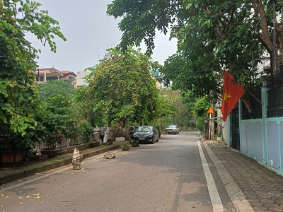 Bán tòa văn phòng giải phóng lô góc ô tô kinh doanh dt120m2 nhỉnh 33 tỷ 1