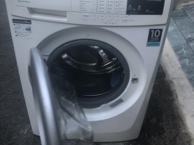 Máy giặt Electrolux 8 kg EWF12843 8kg 1