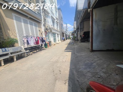 Bán nhà hẻm xe hơi,1 trệt,1 lửng,dt 50m2 lã xuân oai, quận 9, giá nhỉnh 3 tỷ 3