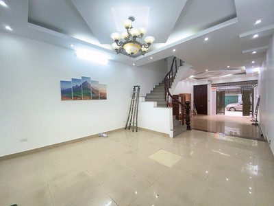 Chính chủ cần bán nhà hàng hiếm còn sót lại liền kề kđt văn khê.lh: 0984.394.998 1
