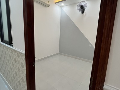 Bán nhà mới trệt lầu 3pn sổ hồng riêng 680tr cách cầu lớn hóc môn 2km 6
