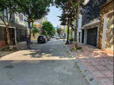 Bán đất phân lô thạch bàn, oto tránh gần chợ hướng đông vuông 75m, mặt tiền: 5m, 9 tỷ 8 0