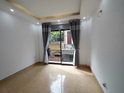 Bán gấp nhà phố cổ linh 42m, 5 tầng. ngõ nông, thẳng tắp, ô tô 7 chỗ đỗ cửa dễ dàng. giá 4,45 tỷ. 1