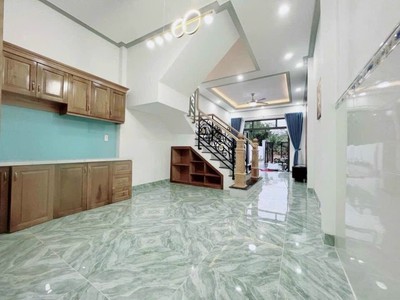 Bán nhà 3 tầng ngay TP Tân Uyên liền kề vòng xoay kim hắng 1