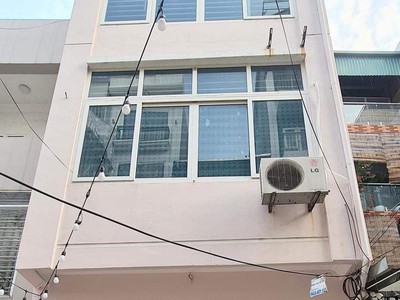 Bán nhà đẹp học viện tài chính- quận bâc từ liêm - dân xây- gần chợ- dt50m , mt4.5m ,4tầng-  giá 0