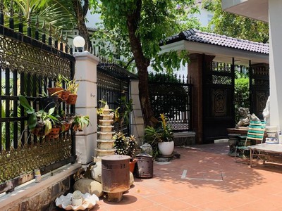 Chính chủ gởi bán siêu biệt thự quận 7,cạnh  phú mỹ hưng 240 m2 ,8 pn 3