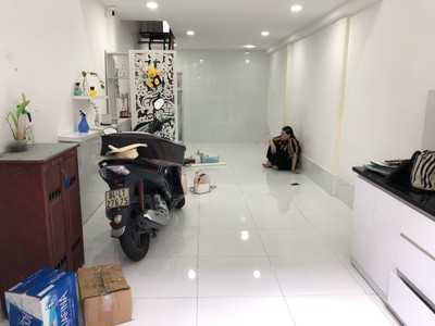 Nhà bán huỳnh tịnh của hẻm 27/ p8 quận 3 , 45m2  , 2 tầng , nở hậu  giá 5 tỷ 9 0