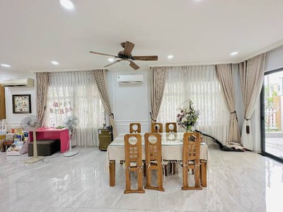 Bán gấp biệt thự ven sông siêu vip 220m2, 4t, giga mall phạm văn đồng, sổ hồng chính chủ 0