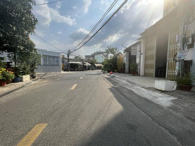 Quận 9  bán mặt tiền kd đường  379 - tân nhơn phú a - dt đất 90m2 - 7.6 tỷ 2