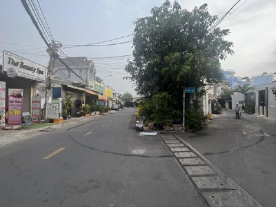 Quận 9  bán mặt tiền kd đường  379 - tân nhơn phú a - dt đất 90m2 - 7.6 tỷ 1