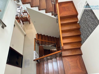 Trực tiếp chính chủ 3 tầng mới mặt tiền đường 10m5 núi thành gần 30 tháng 4 0