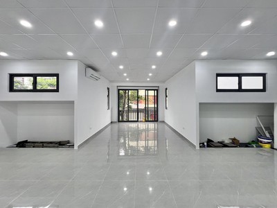 Văn phòng lý tưởng cho dn thuê tại việt hưng, long biên, 2 tầng  180m2 dtsd, mt rộng 12m, đường 3 1