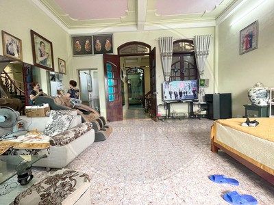 Cho thuê nhà 3 Tầng mặt đường Tôn Đức Thắng   Gần Ngã 4 Cơ Điện  , sẵn điện 3 pha, xe container vào 1