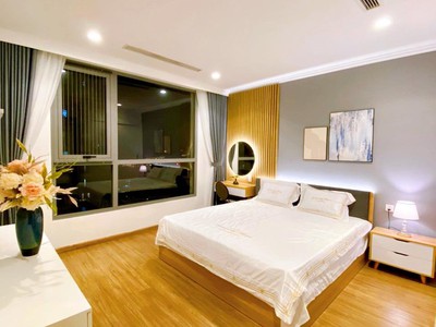 Gia đình em cần bán căn hộ 2 phòng ngủ park hill vip 86m 3