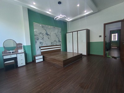 Nhà mặt tiền nguyễn chí thanh đường 10.5m ,5 tầng xịn sò, kd đẳng cấp 4