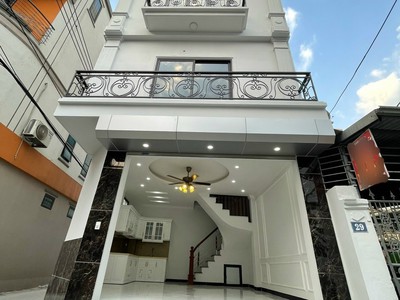 Bán gấp nhà mới cạnh đh công nghiệp, 40x5 tầng, ô tô, 7 ngủ, giá 4.95 tỷ 0