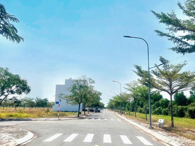 Bán gấp 2 nền liền kề sổ sẵn khu A KDC Lago Centro cạnh Trung Tâm Thương Mại Seamall 3