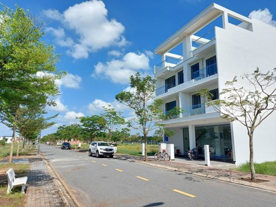 Bán gấp 2 nền liền kề sổ sẵn khu A KDC Lago Centro cạnh Trung Tâm Thương Mại Seamall 5