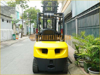 Xe nâng dầu 3 tấn KOMATSU trang bị kẹp giấy tròn, khung cao 4m, đời mới nhất -17 9