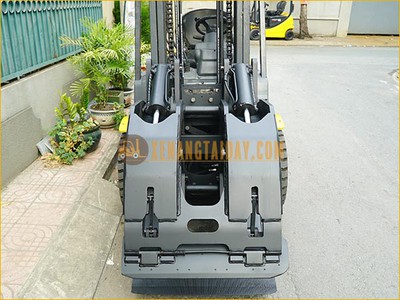 Xe nâng dầu 3 tấn KOMATSU trang bị kẹp giấy tròn, khung cao 4m, đời mới nhất -17 10