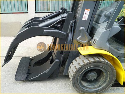 Xe nâng dầu 3 tấn KOMATSU trang bị kẹp giấy tròn, khung cao 4m, đời mới nhất -17 11