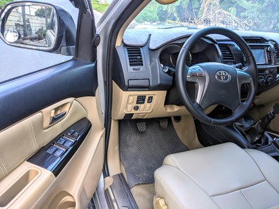 Bán xe Toyota Fortuner 2015 dầu, số sàn, màu bạc. 5