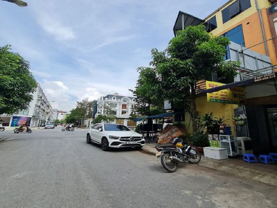 Đất khu phố trâu quỳ, gia lâm. diện tích 64m2. 5,x tỷ. đường ô tô. lh 0989894845 1