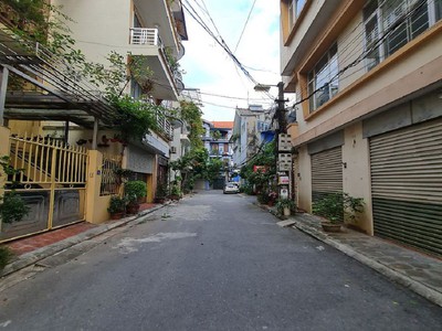 Đất khu phố trâu quỳ, gia lâm. diện tích 64m2. 5,x tỷ. đường ô tô. lh 0989894845 0