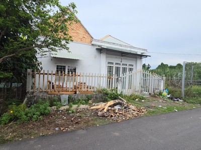 Bán nhà mặt tiền đường nhựa , thông ra sông sài gòn giá 6 tỷ 4