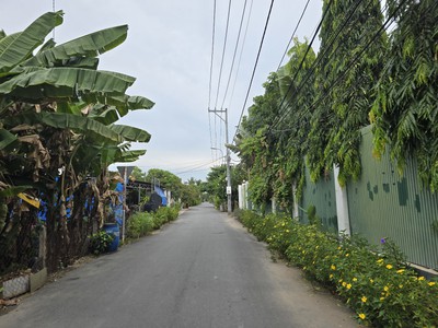 Bán nhà mặt tiền đường nhựa , thông ra sông sài gòn giá 6 tỷ 1