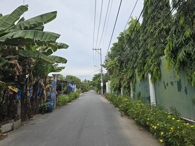 Bán nhà mặt tiền đường nhựa , thông ra sông sài gòn giá 6 tỷ 1