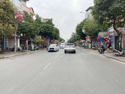 Cần bán 75m2 nhà 6 tầng mặt Phố Ngô Xuân Quảng. Nằm ngay đoạn đẹp nhất giữa phố 0