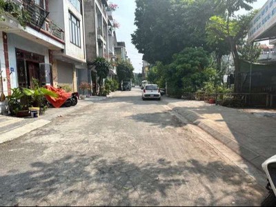 Đất đẹp cổ bi, gia lâm, vỉa hè oto tránh sát trâu quỳ, nhộn nhịp 75m, mặt tiền: 5m, 7 tỷ 3 3