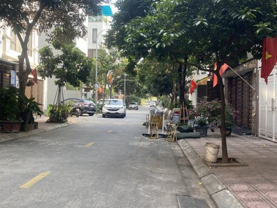 Đất đấu giá Việt Hưng Long Biên 75m2 cạnh UBND CV Quận SĐCC 1