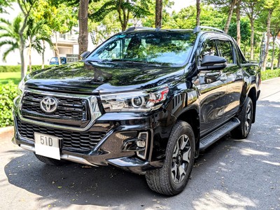 Bán xe Toyota Hilux 2019, số tự động 2 cầu 4x4, màu đen 3