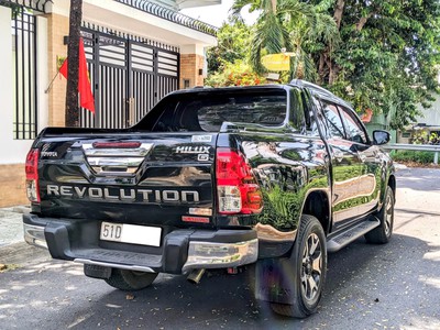 Bán xe Toyota Hilux 2019, số tự động 2 cầu 4x4, màu đen 5