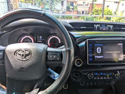 Bán xe Toyota Hilux 2019, số tự động 2 cầu 4x4, màu đen 7