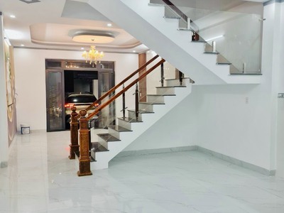 Kẹt tiền bán nhanh nhà 1 trệt 1 lầu giá rẻ 2