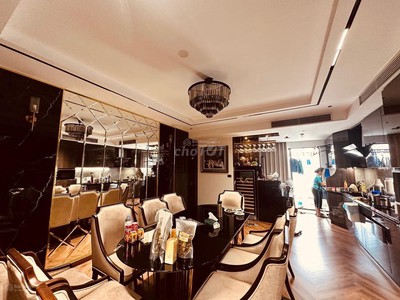 Chính chủ bán căn chung cư 3PN gần 136m2 Central Field 219 Trung Kính 2